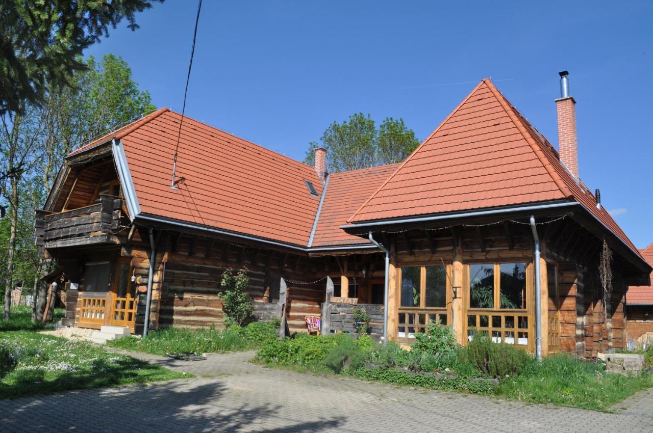 Apartman Egy Makovecz Imre Tervezte Hazban Ispánk Exterior photo
