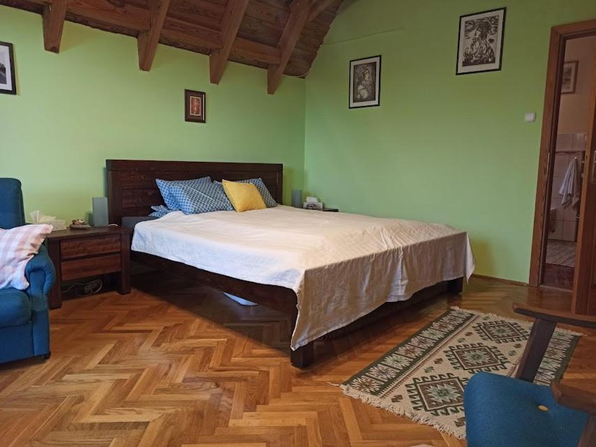 Apartman Egy Makovecz Imre Tervezte Hazban Ispánk Exterior photo