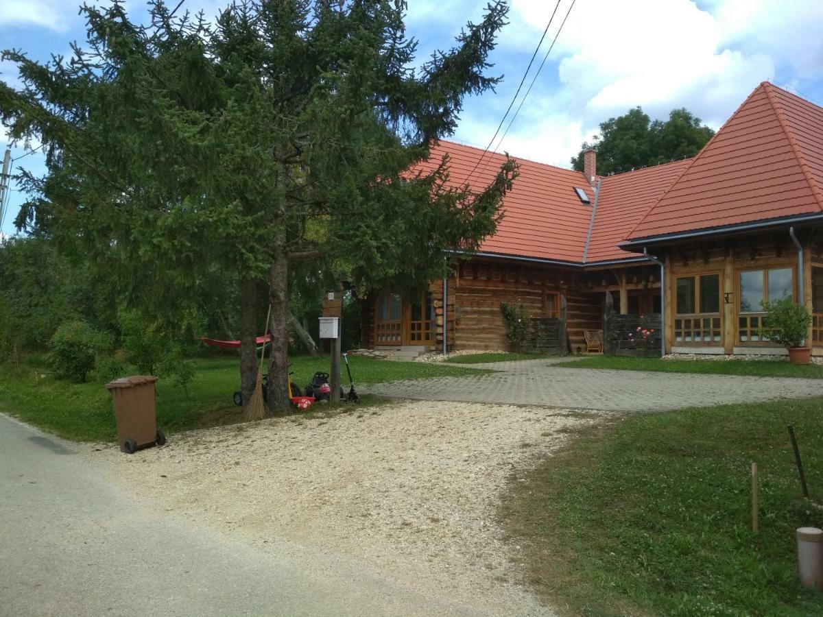 Apartman Egy Makovecz Imre Tervezte Hazban Ispánk Exterior photo